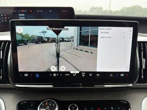 Used 2025 Ford Expedition Tremor AWD/4WD image 36