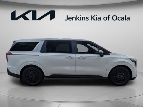 New 2026 Kia Carnival LX image 2