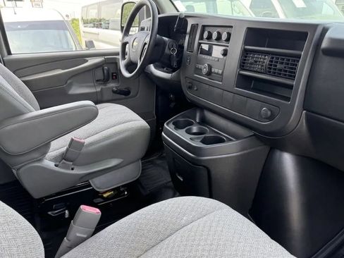 Used 2013 Chevrolet Express 2500 RWD image 22
