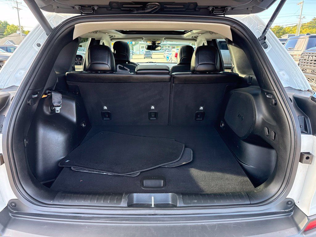 Certified 2022 Jeep Cherokee Latitude Lux w/ Sun & Sound Group AWD/4WD image 24