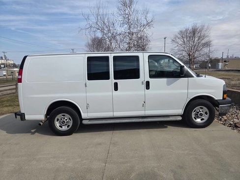 Used 2021 GMC Savana 2500 w/ Driver Convenience Package image 3