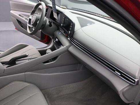 Certified 2025 Hyundai Elantra Sport image 27
