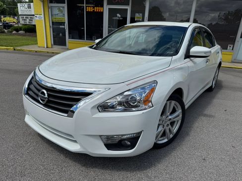 Used 2014 Nissan Altima 3.5 SL w/ Technology Package FWD image 2