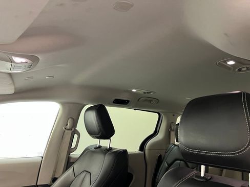 Used 2024 Chrysler Pacifica Touring-L FWD image 16