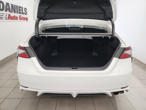 Used 2022 Toyota Camry SE w/ Convenience Package FWD image 30