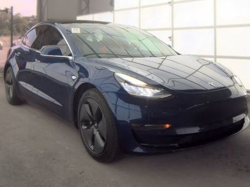 Used 2018 Tesla Model 3 Mid Range RWD image 3