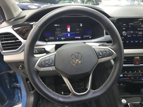 Used 2025 Volkswagen Taos SE AWD/4WD image 17