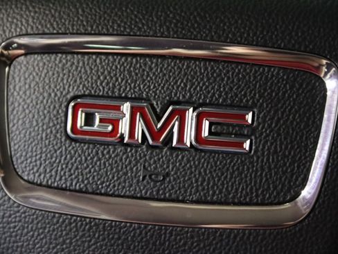 Used 2023 GMC Acadia SLE FWD image 14