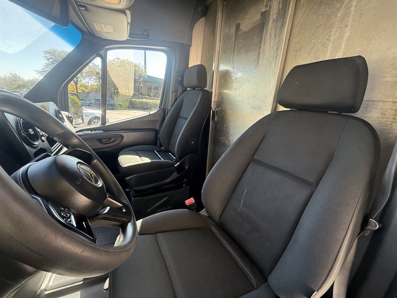 Used 2019 Mercedes-Benz Sprinter 144 image 13