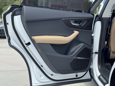 Used 2025 Audi Q8 Premium Plus image 27