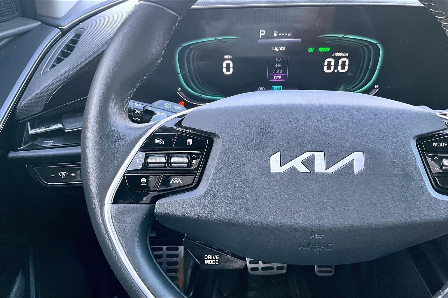 Used 2023 Kia Niro EX Touring FWD image 24
