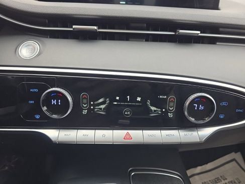 Used 2025 Genesis GV70 2.5T image 22