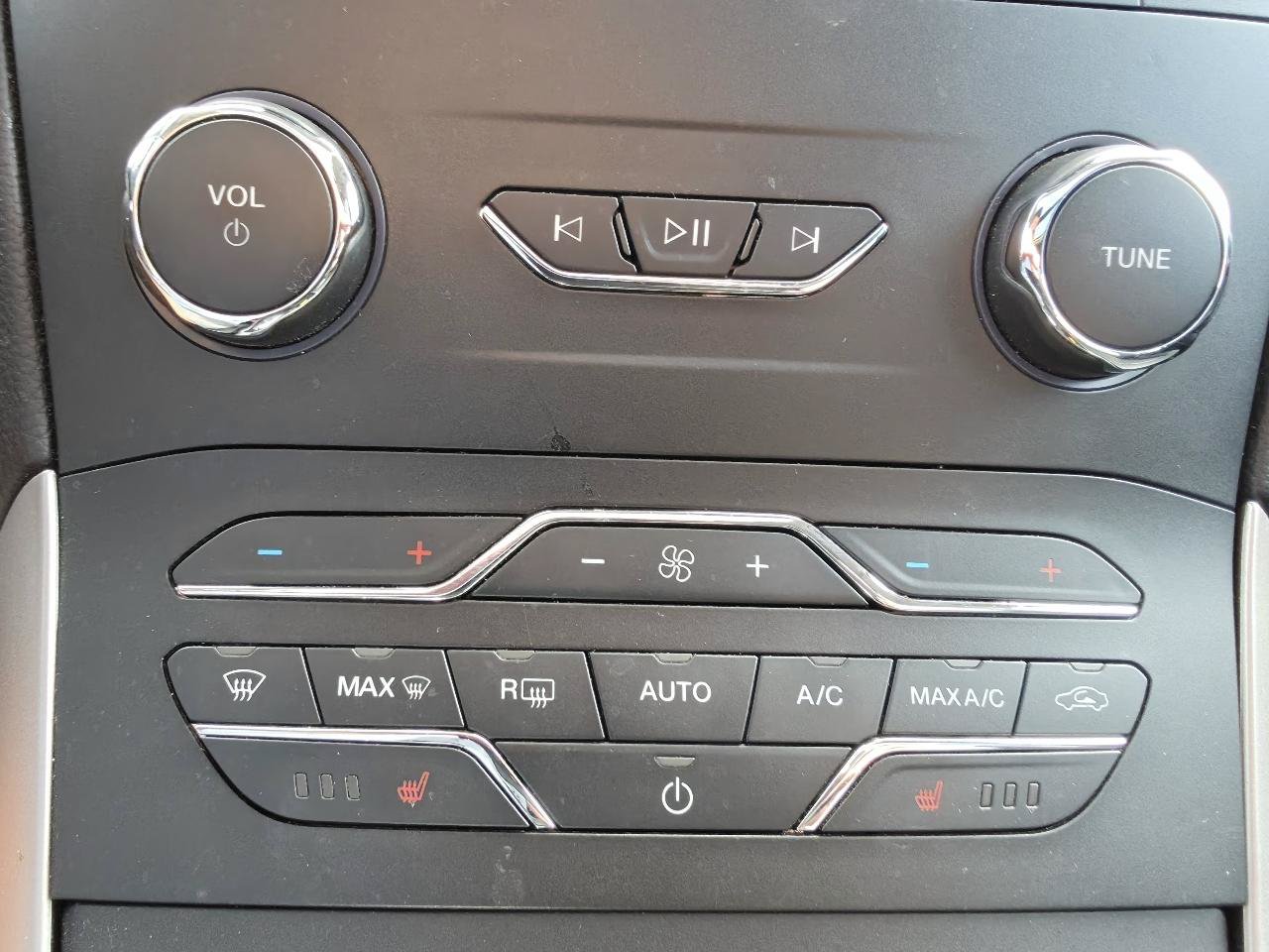 Used 2019 Ford Edge SEL w/ Equipment Group 201A AWD/4WD image 39