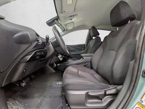 Used 2018 Toyota Prius One w/ Carpet Mat Package image 15