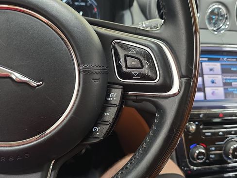 Used 2014 Jaguar XJ L Portfolio RWD image 17