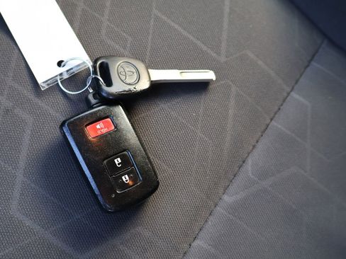 Used 2019 Toyota Tacoma TRD Sport w/ Technology Package image 34