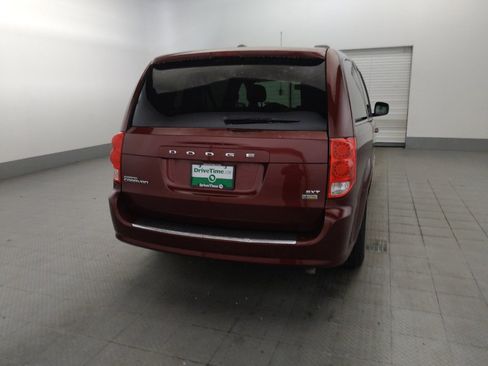 Used 2017 Dodge Grand Caravan SXT FWD image 7