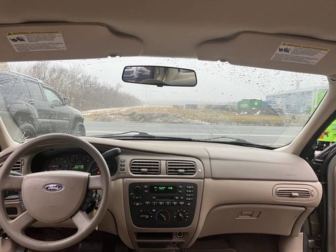 Used 2004 Ford Taurus SE image 22