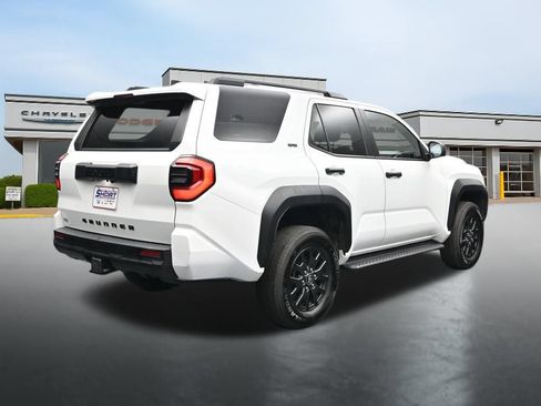 Used 2025 Toyota 4Runner SR5 AWD/4WD image 5