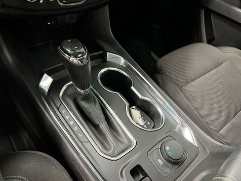 Used 2018 Chevrolet Traverse LT FWD image 17