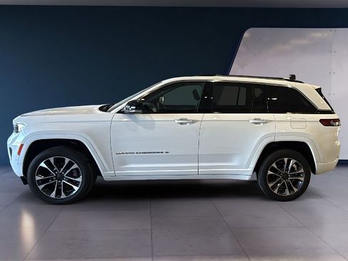 Used 2023 Jeep Grand Cherokee Overland AWD/4WD image 4