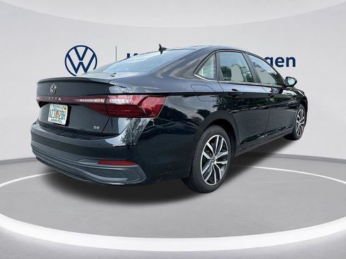 Used 2025 Volkswagen Jetta SE FWD image 5