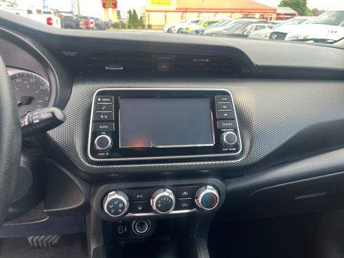 Used 2022 Nissan Kicks S FWD image 11
