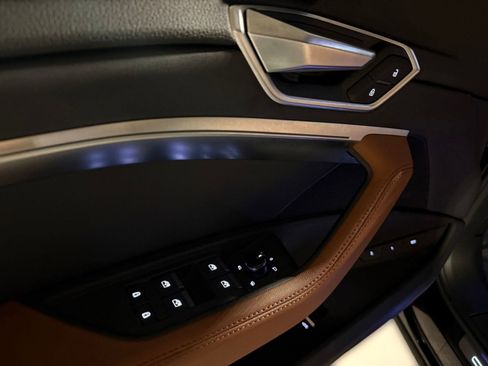 Used 2022 Audi e-tron Premium image 13