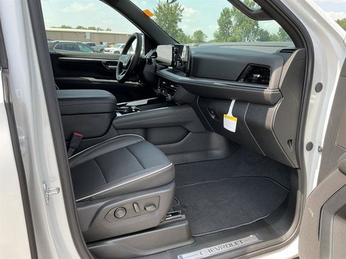 New 2025 Chevrolet Suburban Premier w/ Sun And Tow Package image 33