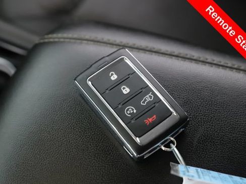 Used 2023 Jeep Grand Cherokee Limited AWD/4WD image 3