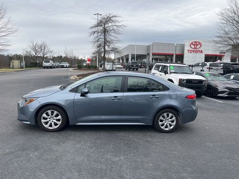 Used 2024 Toyota Corolla LE image 3