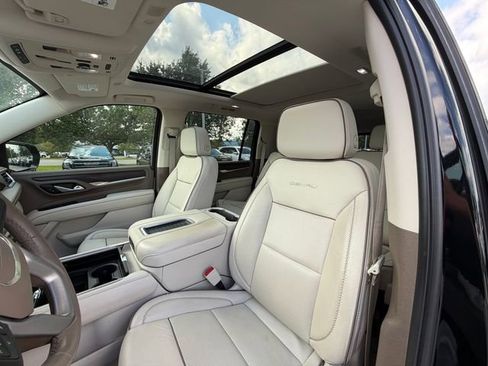 Used 2022 GMC Yukon XL Denali w/ Max Trailering Package AWD/4WD image 9