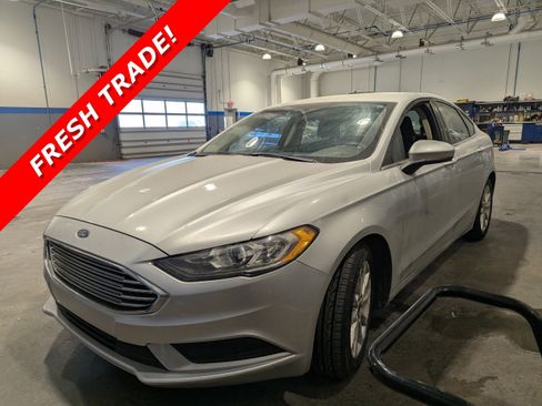 Used 2017 Ford Fusion SE FWD image 1