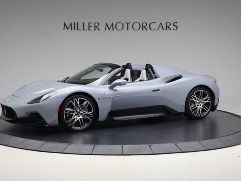 Used 2023 Maserati MC20 Spyder image 2