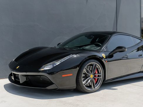 Used 2018 Ferrari 488 GTB RWD image 19