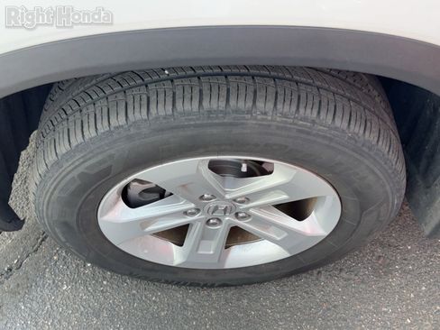 Used 2024 Honda Pilot LX image 8