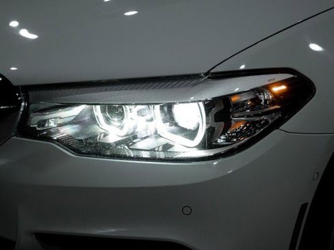 Used 2019 BMW 530i image 8