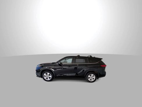 Used 2023 Toyota Highlander LE AWD/4WD image 5