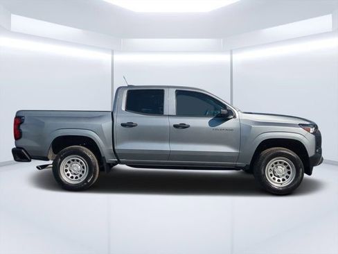 Used 2024 Chevrolet Colorado W/T image 2