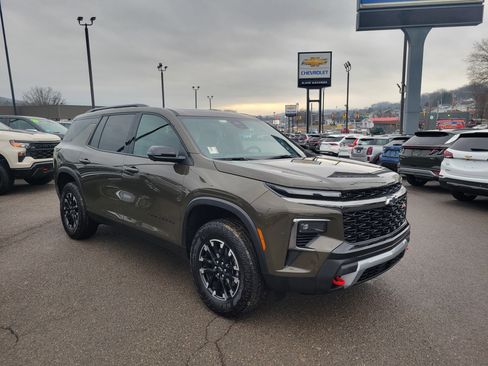 Used 2025 Chevrolet Traverse Z71 w/ Enhanced Driving Package image 1