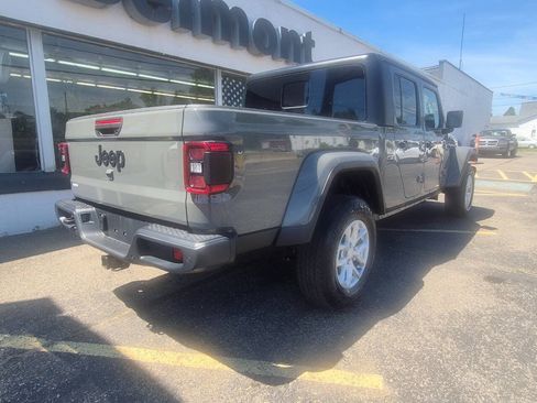 Used 2023 Jeep Gladiator Sport AWD/4WD image 5