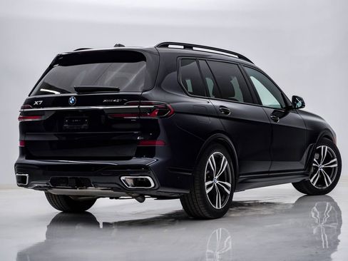 Used 2024 BMW X7 xDrive40i w/ M Sport Package image 8