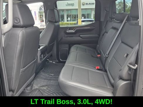 Used 2024 Chevrolet Silverado 1500 LT Trail Boss w/ LT Trail Boss Premium Package AWD/4WD image 12