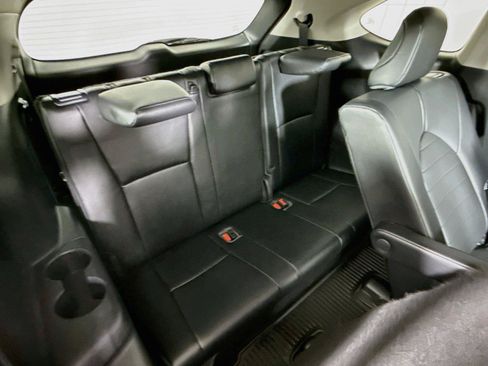 Used 2021 Toyota Highlander XLE AWD/4WD image 27