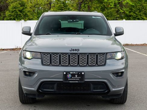 Used 2021 Jeep Grand Cherokee Laredo X AWD/4WD image 2