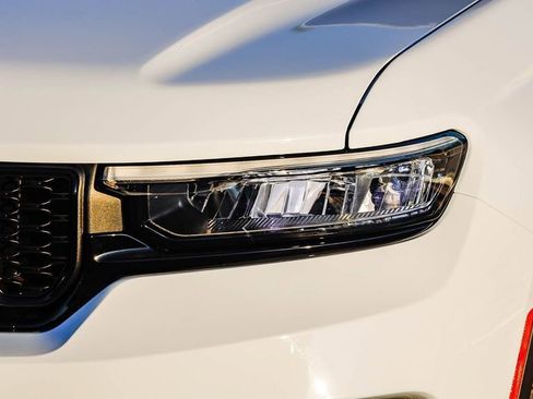 New 2025 Jeep Grand Cherokee Altitude image 5