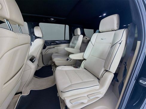 Used 2023 Cadillac Escalade ESV Premium Luxury image 17