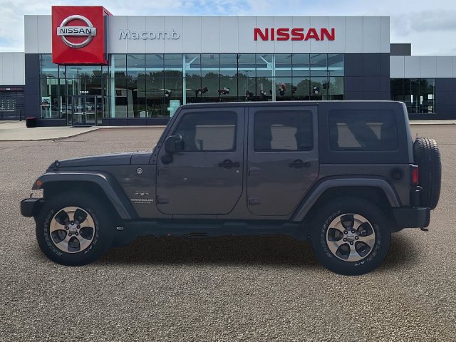 Used 2016 Jeep Wrangler Unlimited Sahara w/ Dual Top Group AWD/4WD image 4