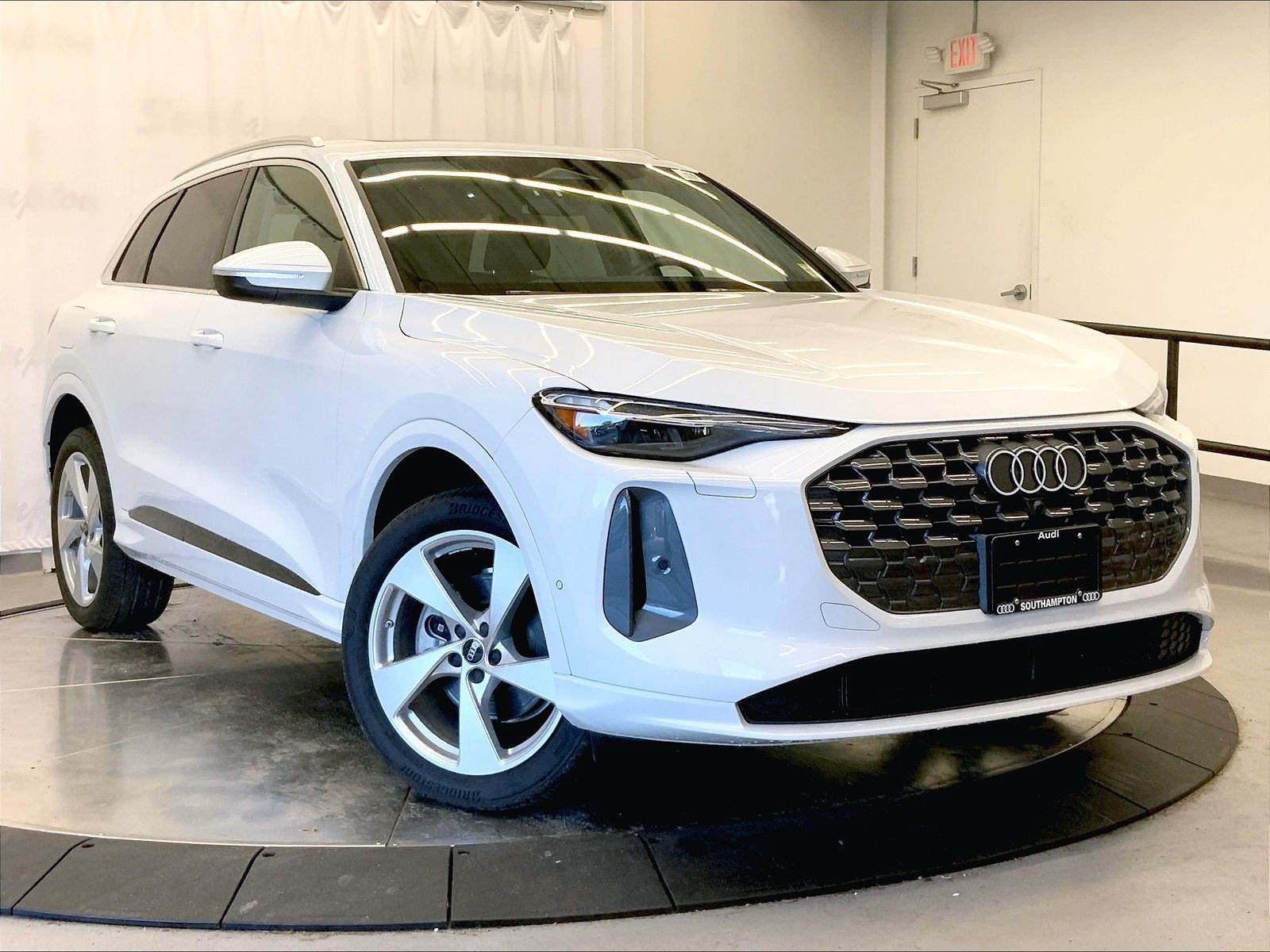 Certified 2025 Audi Q5 Premium Plus w/ Premium Plus AWD/4WD image 1