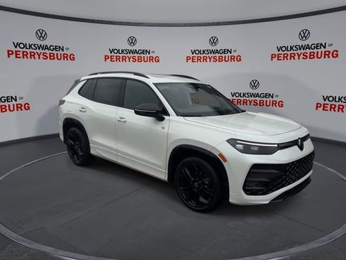 New 2026 Volkswagen Tiguan SE R-Line FWD image 2